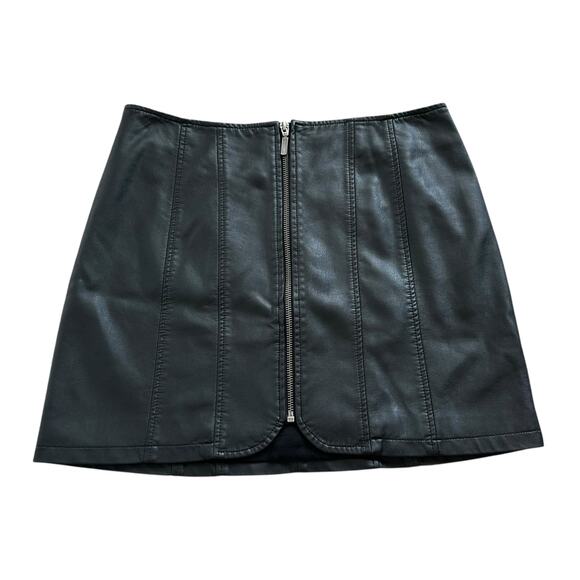 Free People Dresses & Skirts - Free People black faux leather zip front mini skirt size 6
